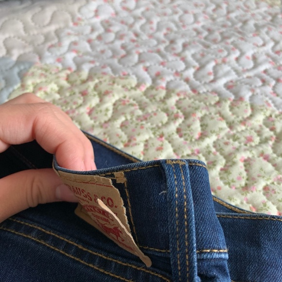 Levi's High Rise Shaping Straight Cut Jeans - Picture 2 of 7